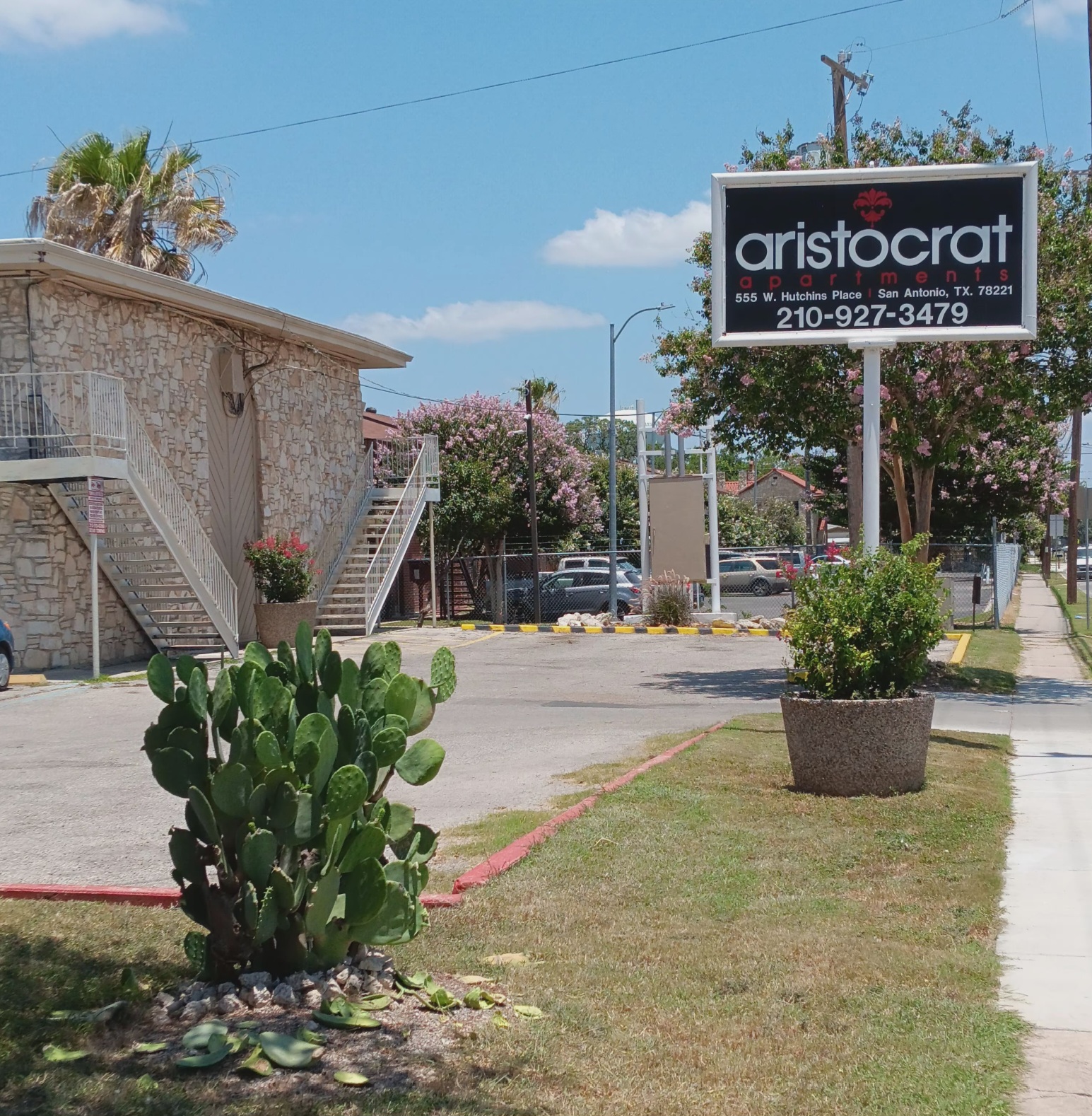 ARISTOCRAT APARTMENTS